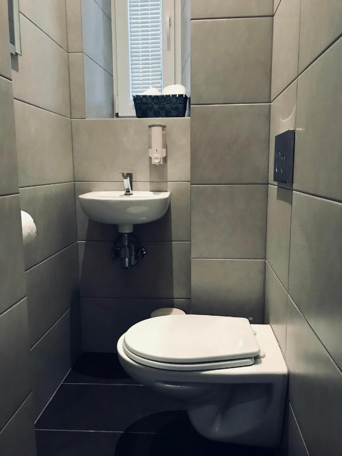 Topolove Rooms & Apartments 克拉科夫 外观 照片