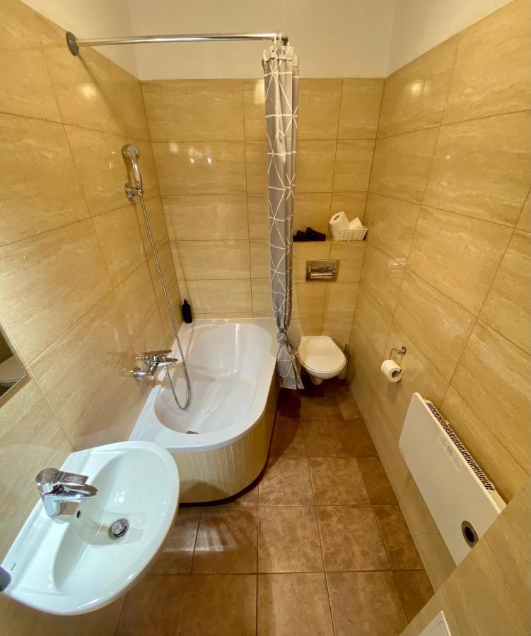 Topolove Rooms & Apartments 克拉科夫 外观 照片